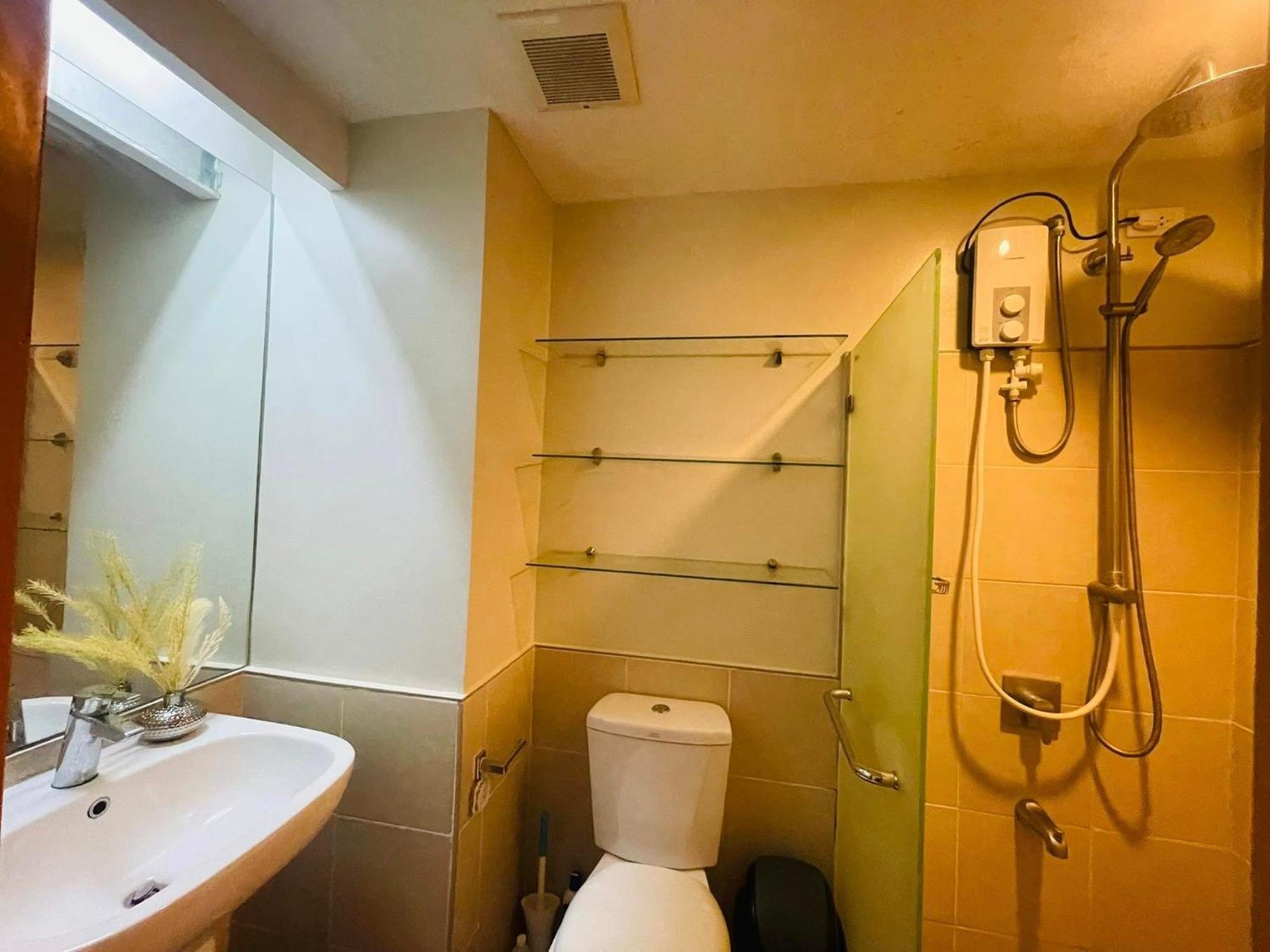 1426 Family Staycation For 8 Pax Cebu